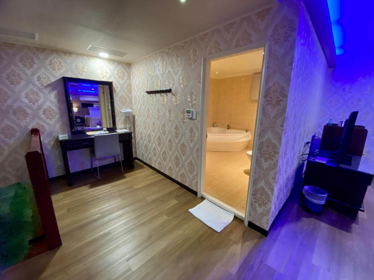 Huang Xing Motel Pingtung 외부 사진