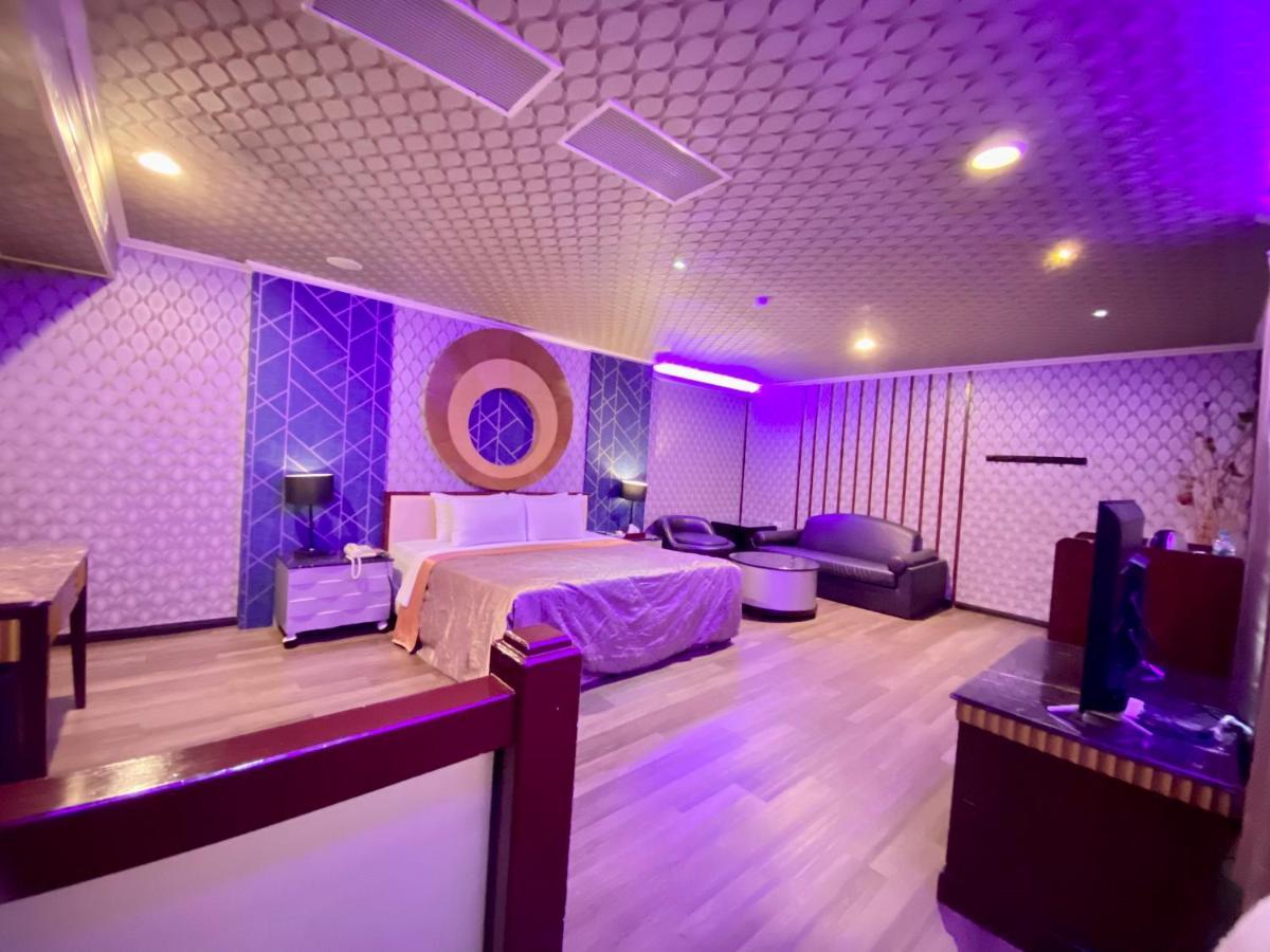 Huang Xing Motel Pingtung 외부 사진